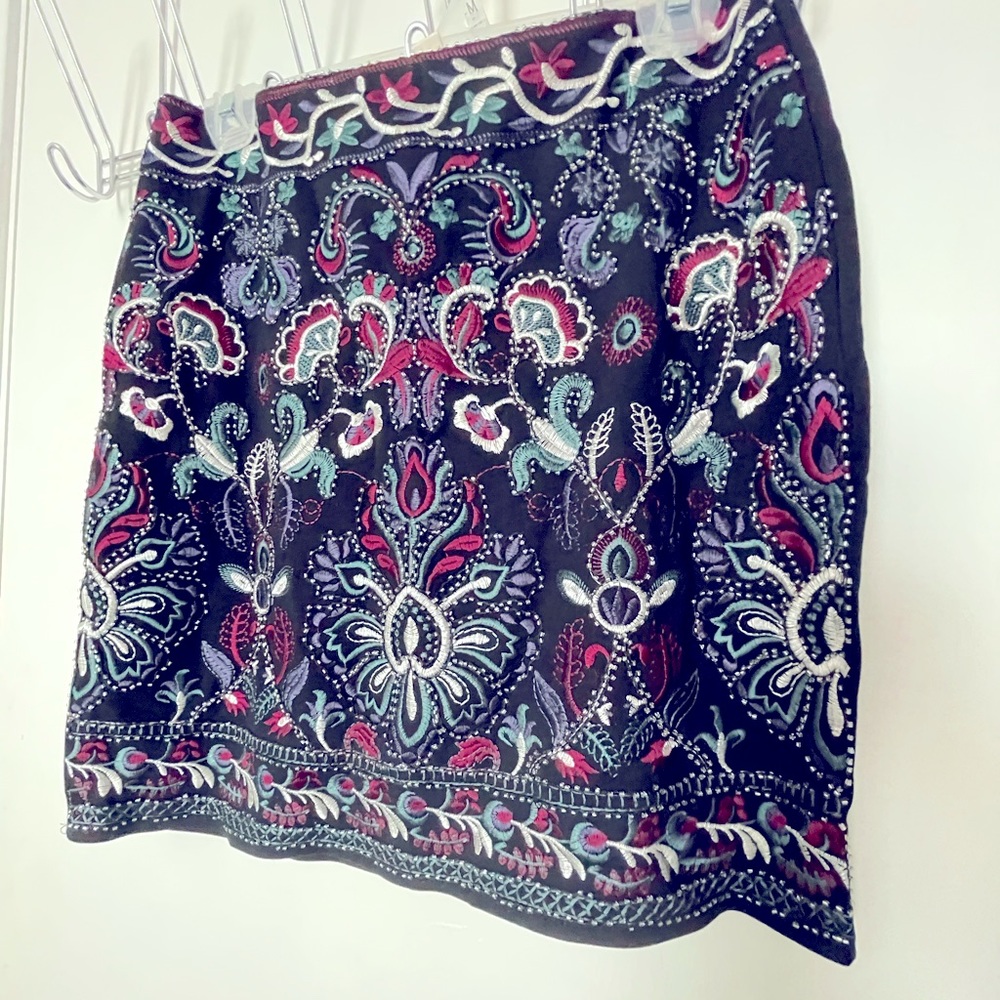 Miami- Embroidered and Beaded Black Pencil Skirt // size medium // Never Worn 🖤